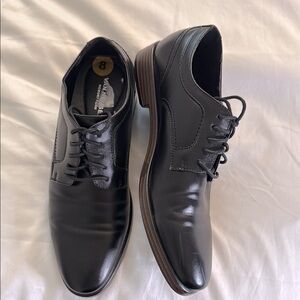 NEW Van Heusen Black Oxford Tie  Shoes. Great for Office,Party,Wedding